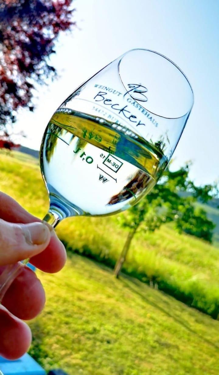 Burgen Ferienweingut & Gutsrestaurant Beckerアパートメント エクステリア 写真